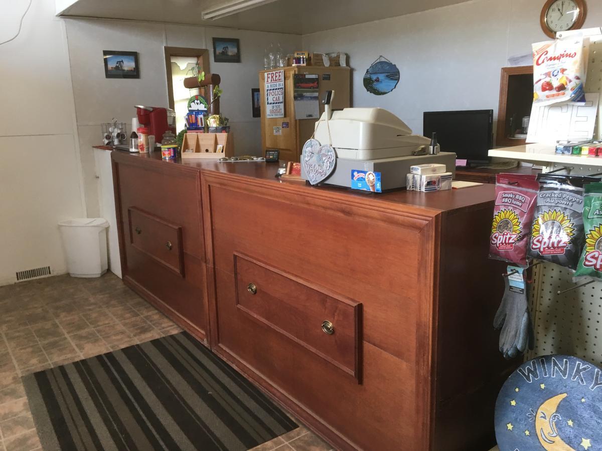 Winkys Motel Estevan Zewnętrze zdjęcie