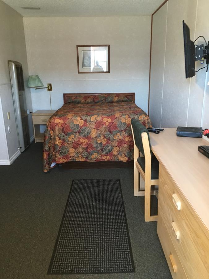 Winkys Motel Estevan Zewnętrze zdjęcie