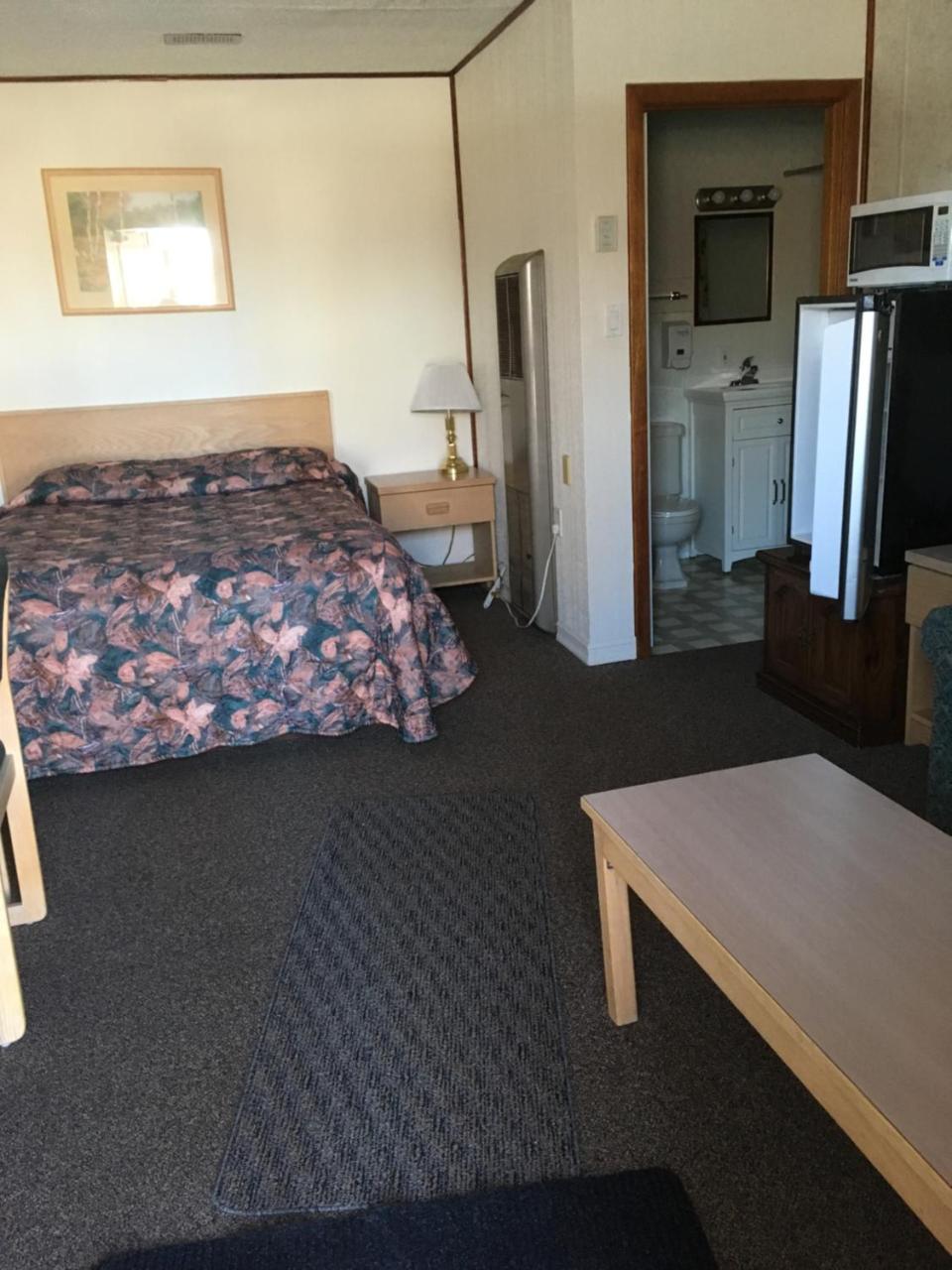 Winkys Motel Estevan Zewnętrze zdjęcie